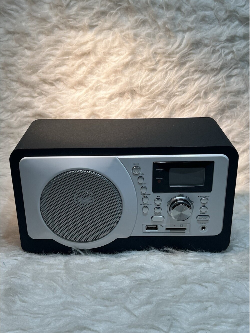 Retro style Black and white USB, AUX, SD & FM Radio